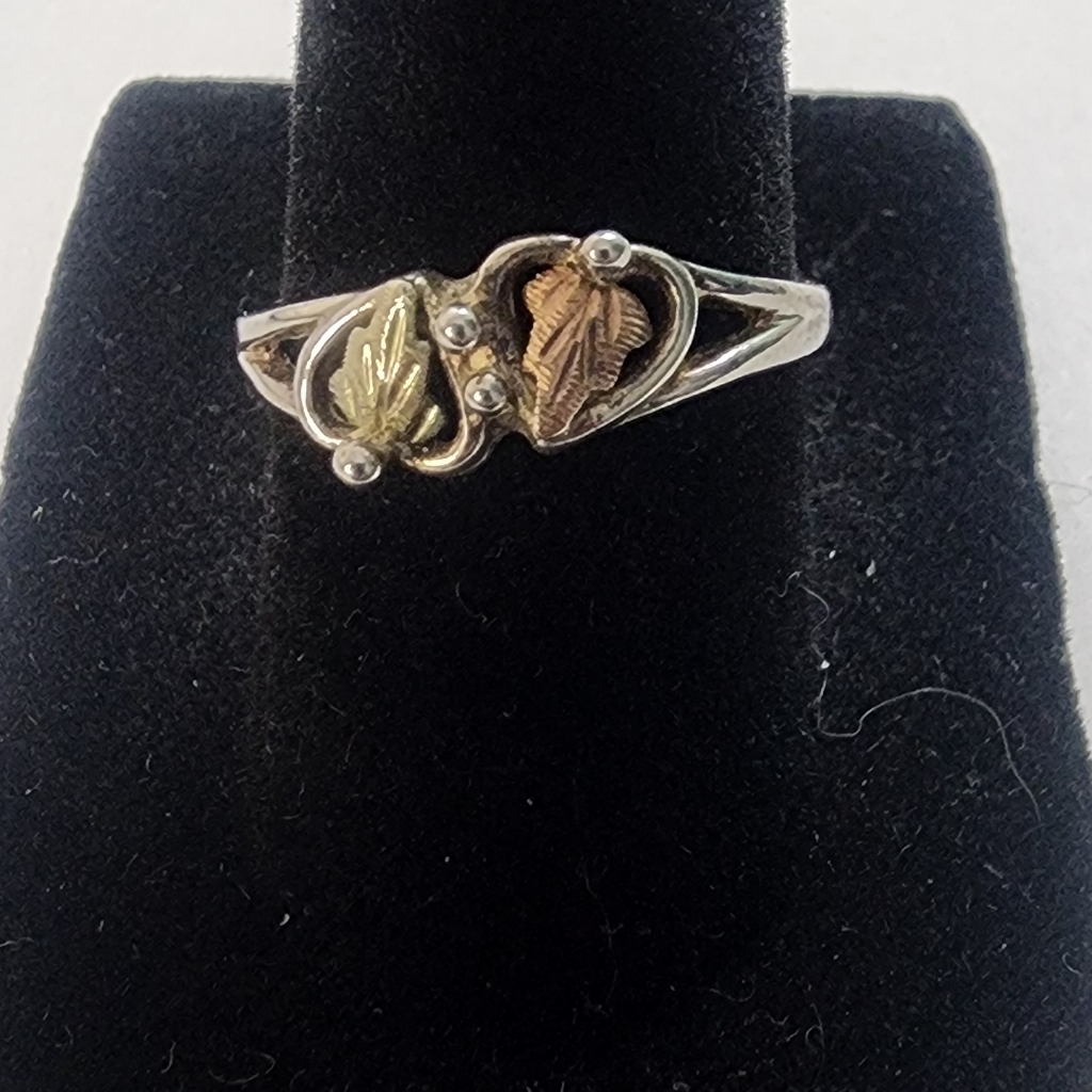 Vintage Black Hills Gold Leaf Ring - Size 7 150$